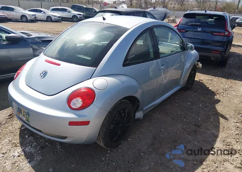 2010 Volkswagen New Beetle 2.5L Final Edition z USA, uszkodzony, nr VIN 3VWPW3AG1AM015323